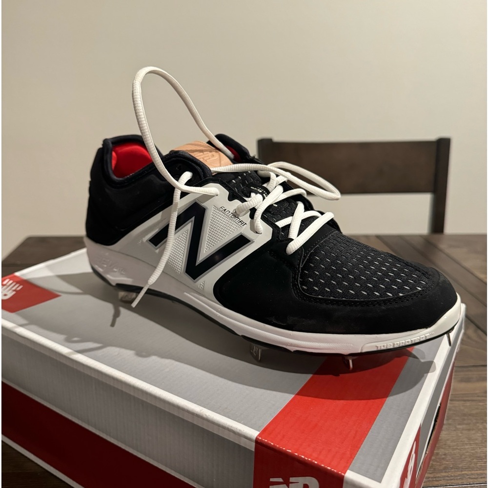 New balance baseball cleat